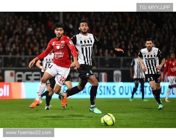 法甲比赛走向预测:2025赛季谁能笑到最后?