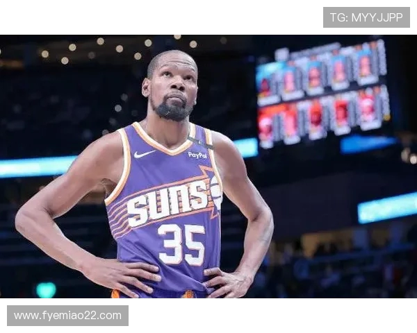 杜兰特状态起伏18投8中贡献20分8板5助攻8失误关键时刻跳投锁定胜局